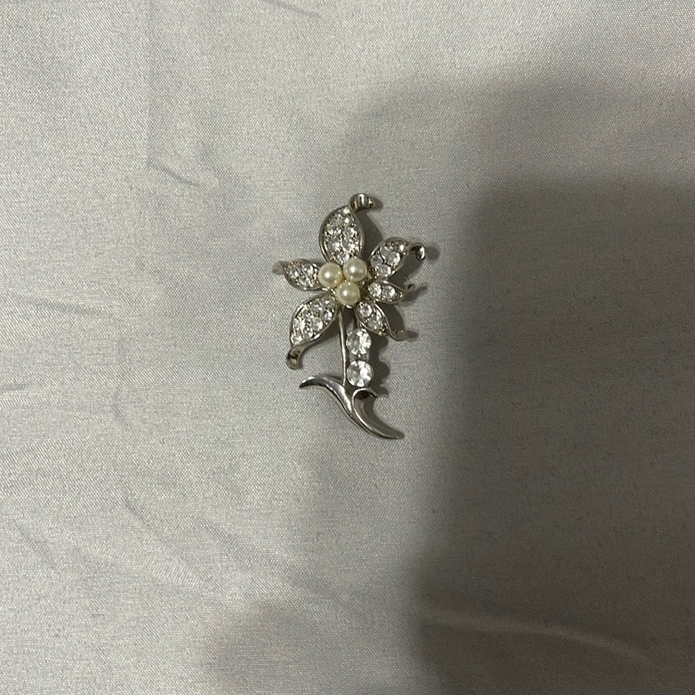 Sparkly and pearl silver brooch